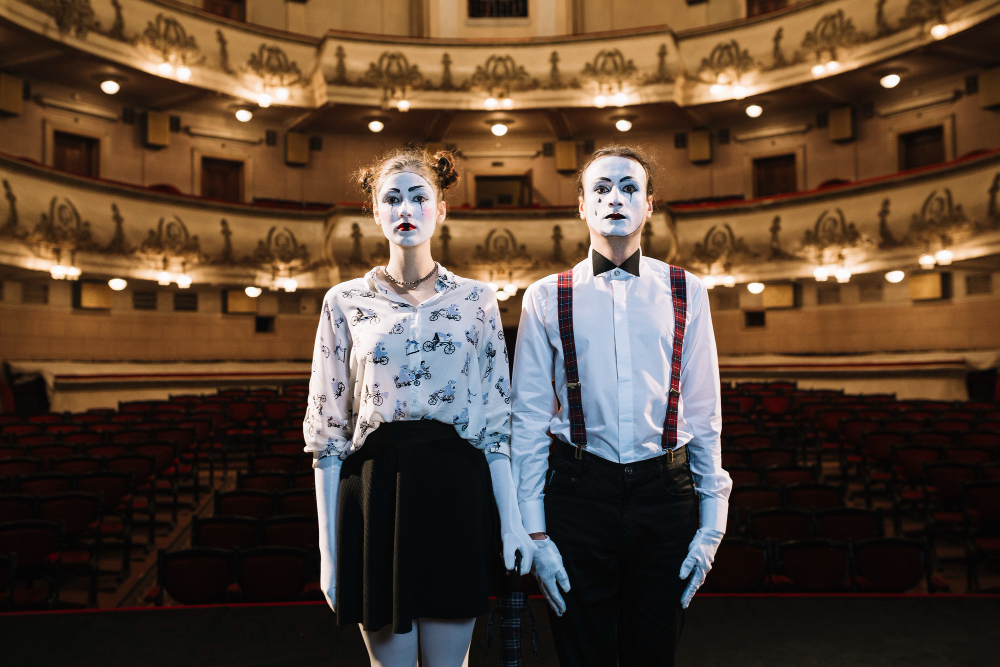 Properti Teater yang Perlu Dipersiapkan dan Tips Penyimpanan